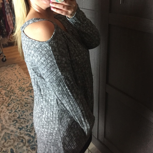 S-L grey cold shoulder sweater - Picture 3 of 3
