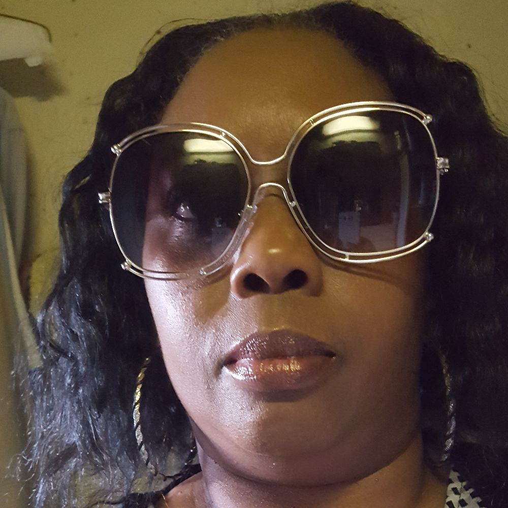 Meet your Posher, Sharon