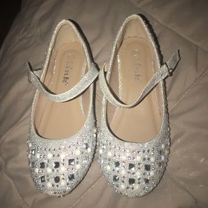 Diamond and pearl embezzled shoes