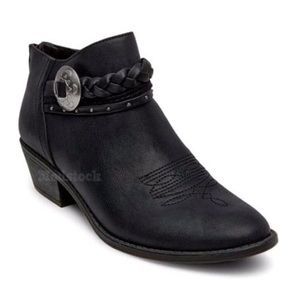 DV Western Style Black Ankle Boots