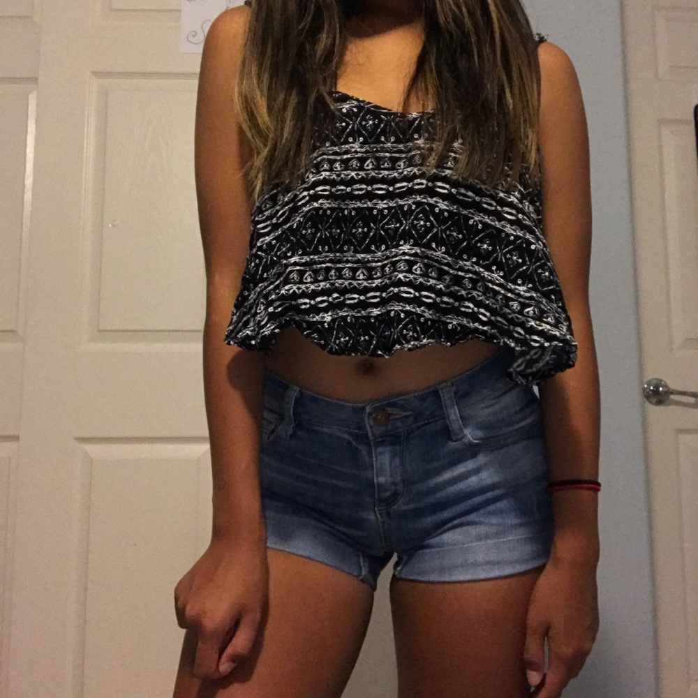 LA hearts flowy crop top size extra small ❤️