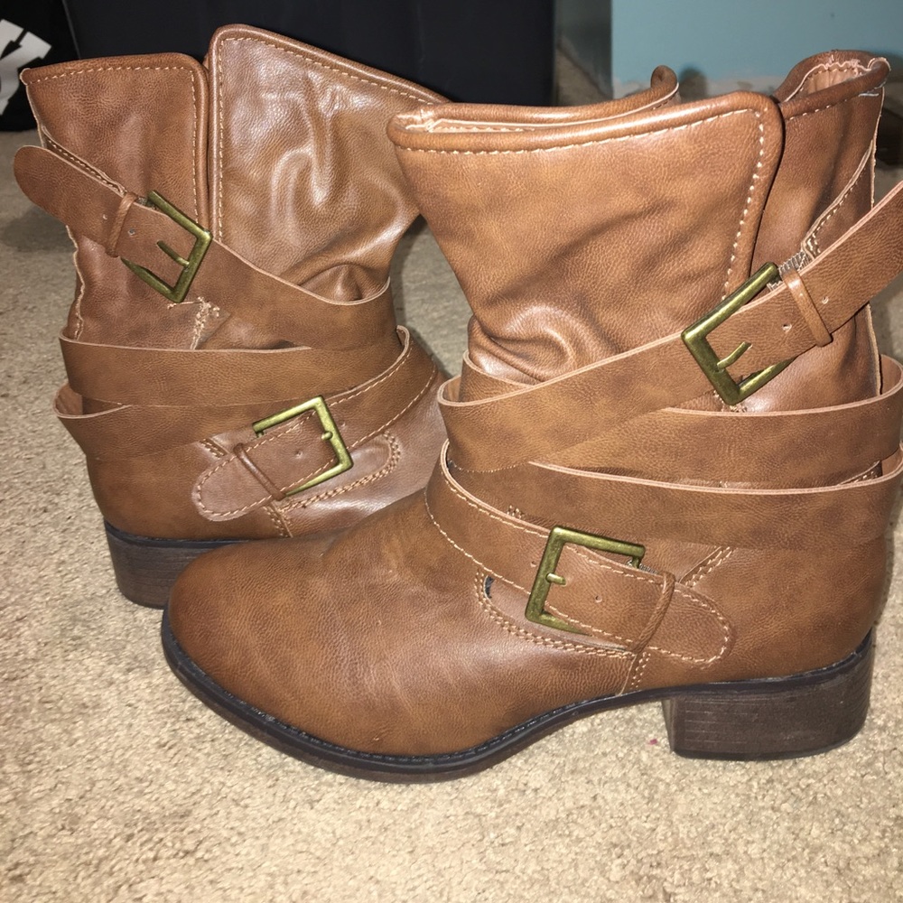 Buckled boots!