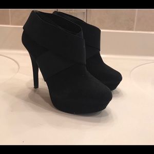 Black bootie heels size 6