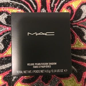 BNIB Mac Veluxe Pearlfusion Shadow