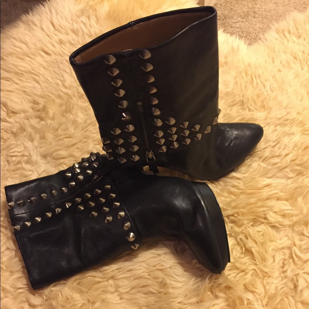 Nine West black bootie