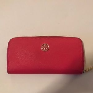 *Authentic* Tory Burch Zip Around Wallet