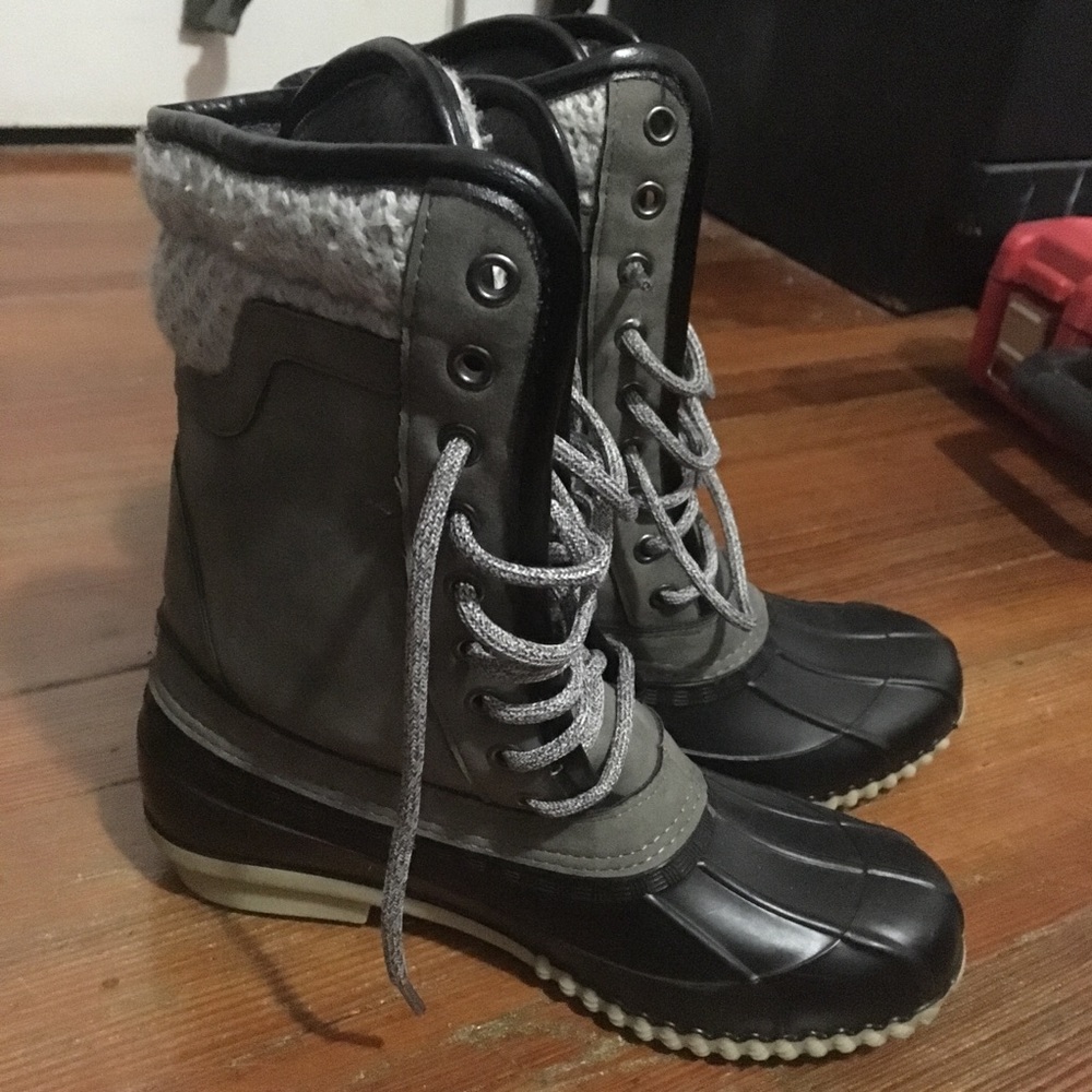 Black and gray duck boots