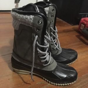 Black and gray duck boots