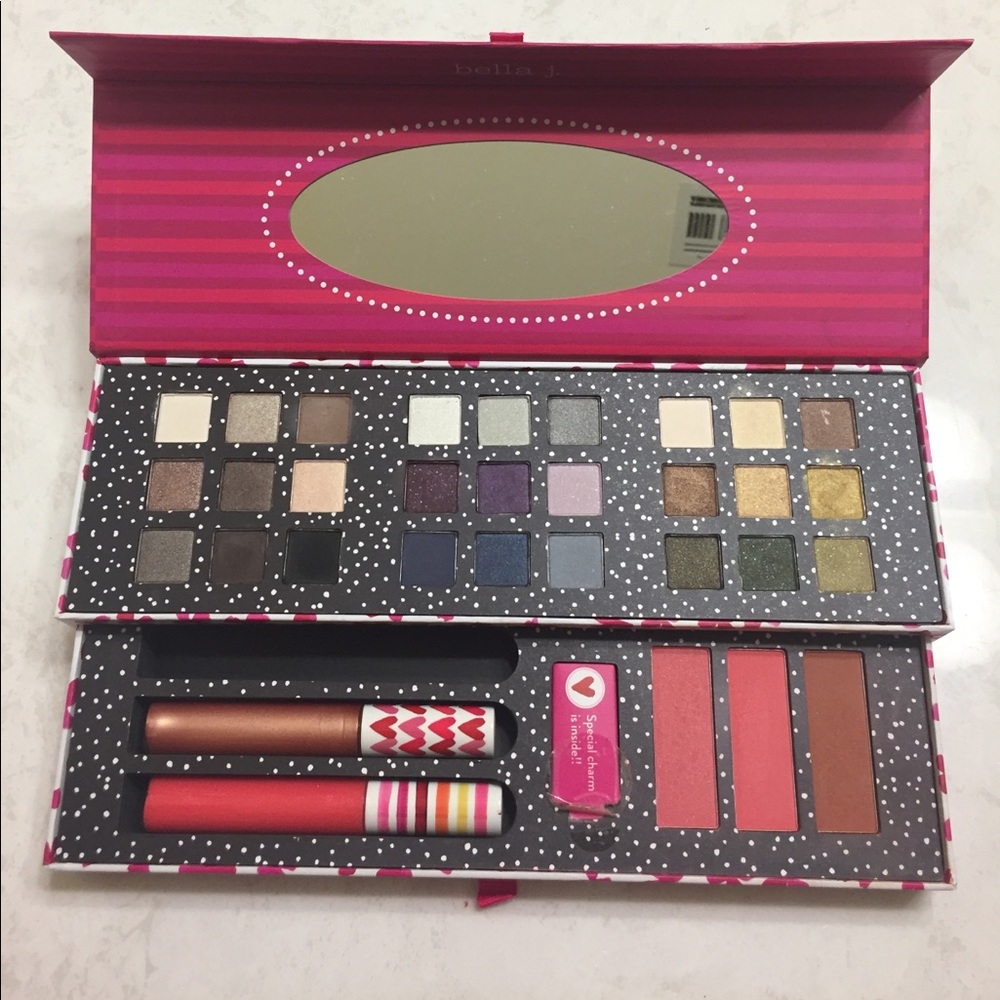 Bella J Eye/Cheek/Lip Palette