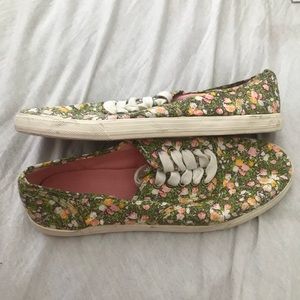 Mossimo floral shoe