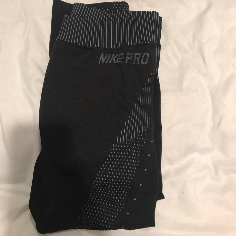 Nike pro compression crops