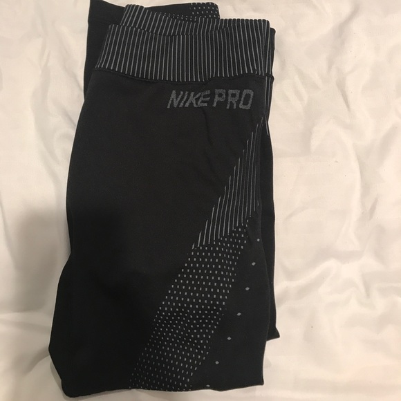 Nike pro compression crops - Picture 1 of 2
