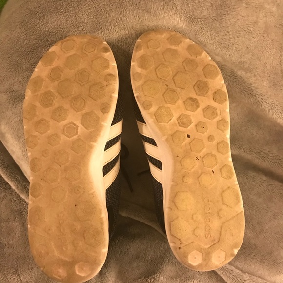 Adidas like new grey sneakers men’s size 8.5 - Picture 2 of 5