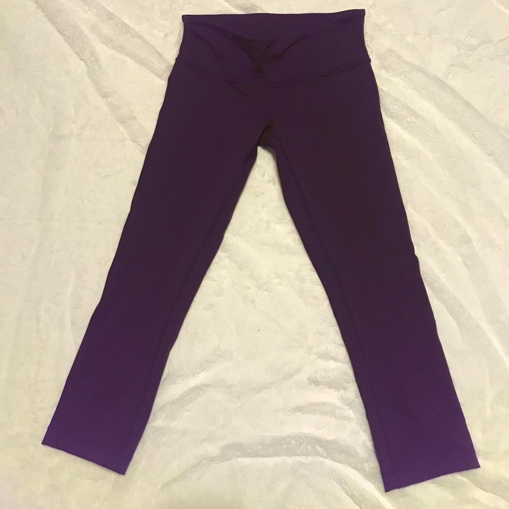 Maroon lululemon wonder unders crop