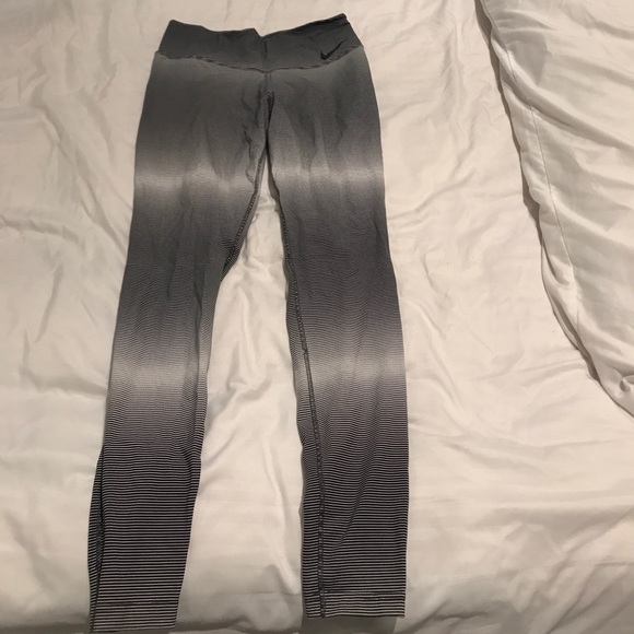 Nike leggings - Picture 1 of 2