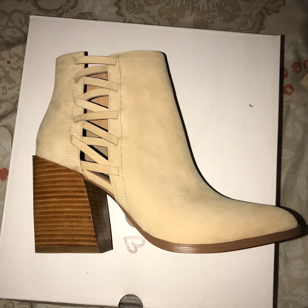 ALDO BNIB Alenama-32 Beige Booties
