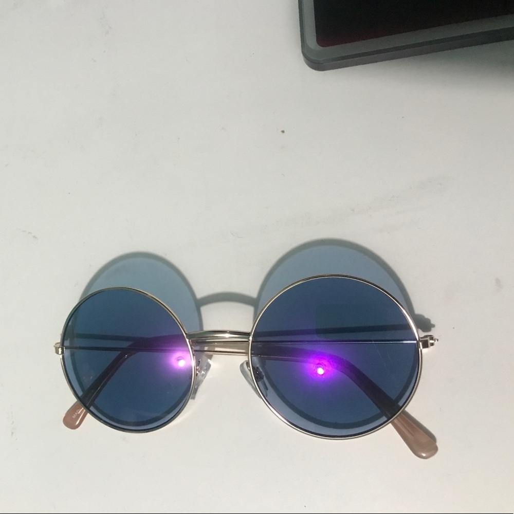Round sunglasses
