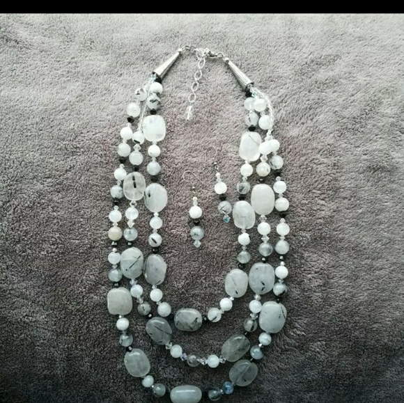 Crystal necklace w/matching earrings - Picture 1 of 2