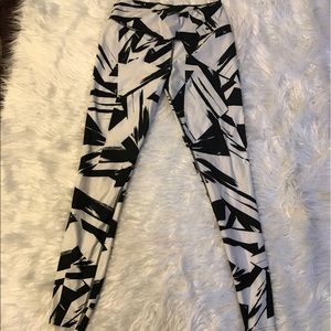 Nike leggings black and white with design