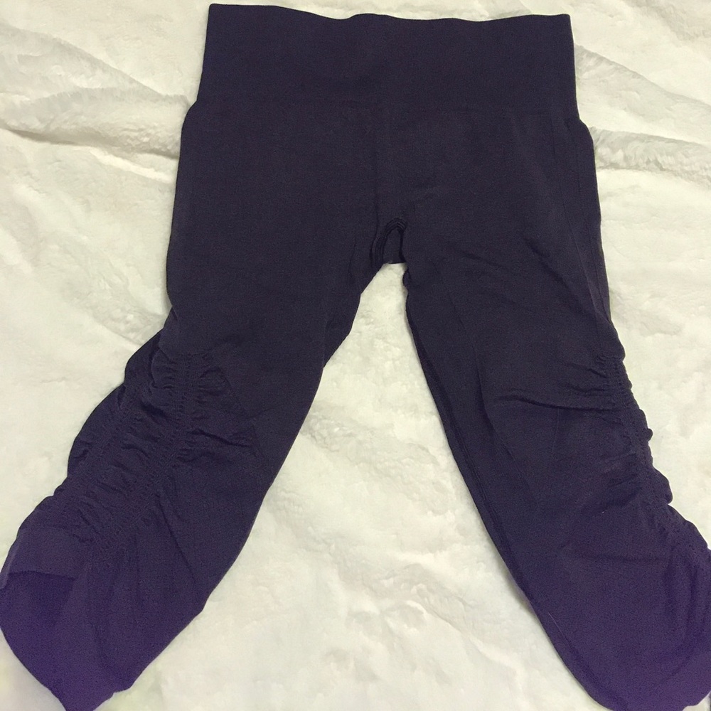 Lululemon in the flow crop