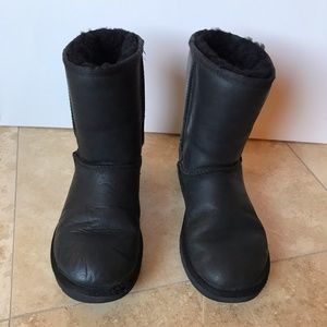 Black Short Uggs Size 7
