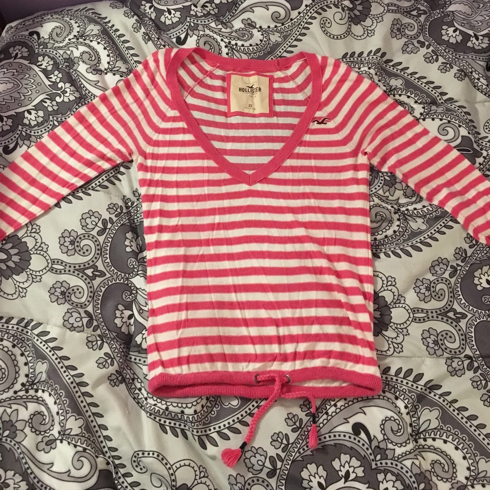 Coral and white Hollister tee