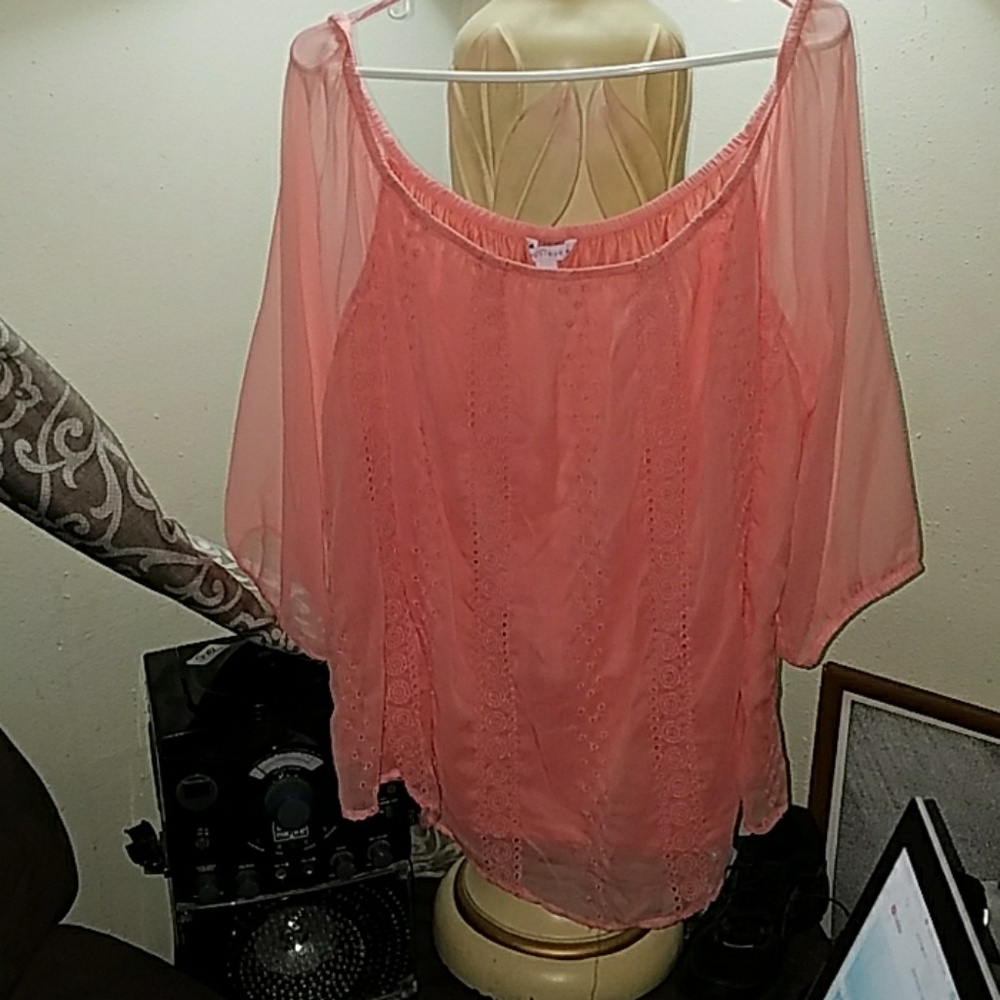 Beautiful blouse - Picture 2 of 4