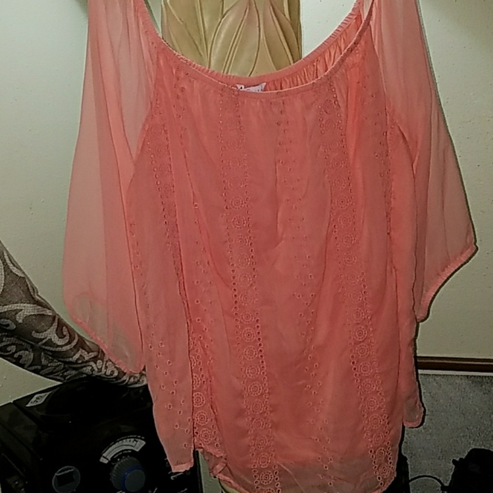 Beautiful blouse - Picture 3 of 4