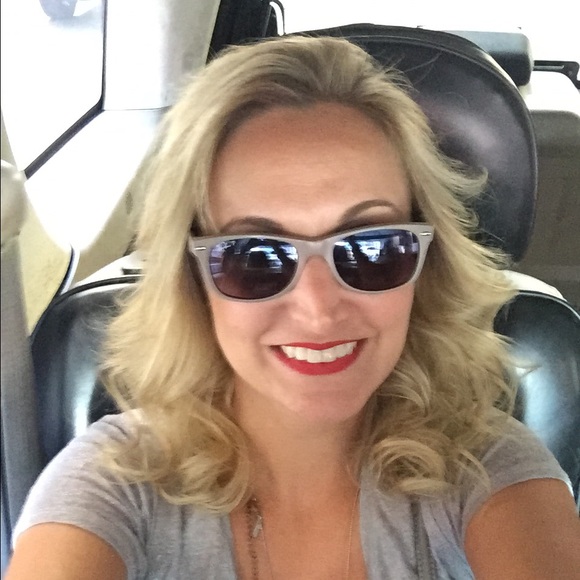 Meet your Posher, Karla - Picture 1 of 1