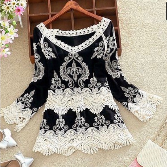 Gorgeous black and white lace top - Picture 1 of 3