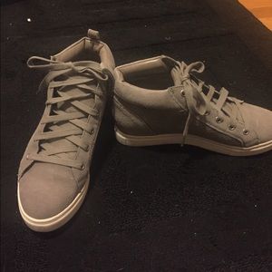 Steve Madden light gray sneakers