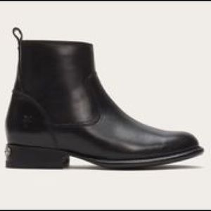 Frye side zip black leather boots! 8.5 🖤