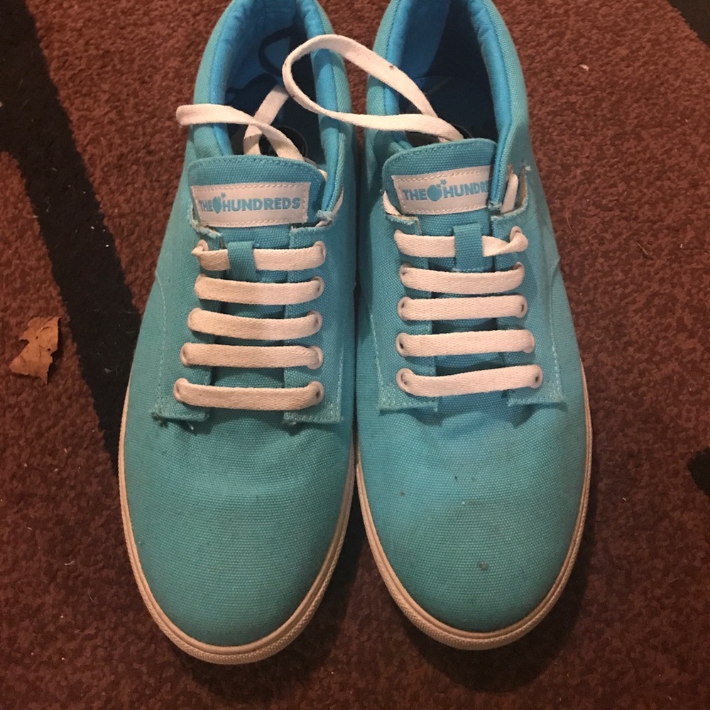 Hundreds tennis shoes!