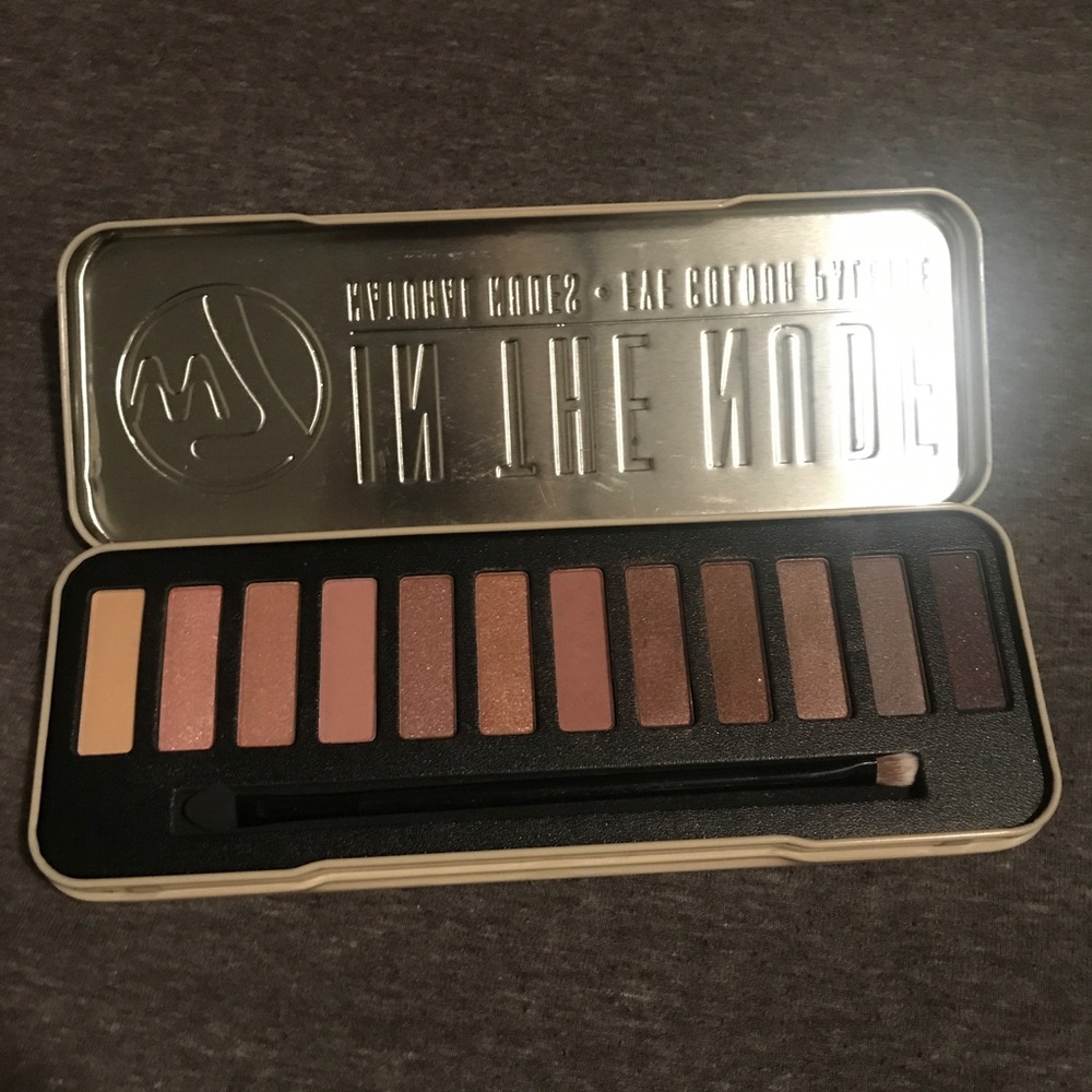 Nudes/pinks eye shadow pallet