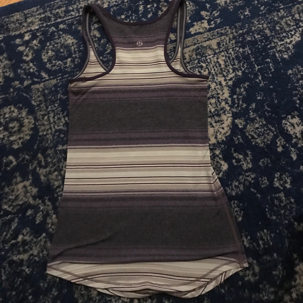 Adorable Lululemon Top EUC
