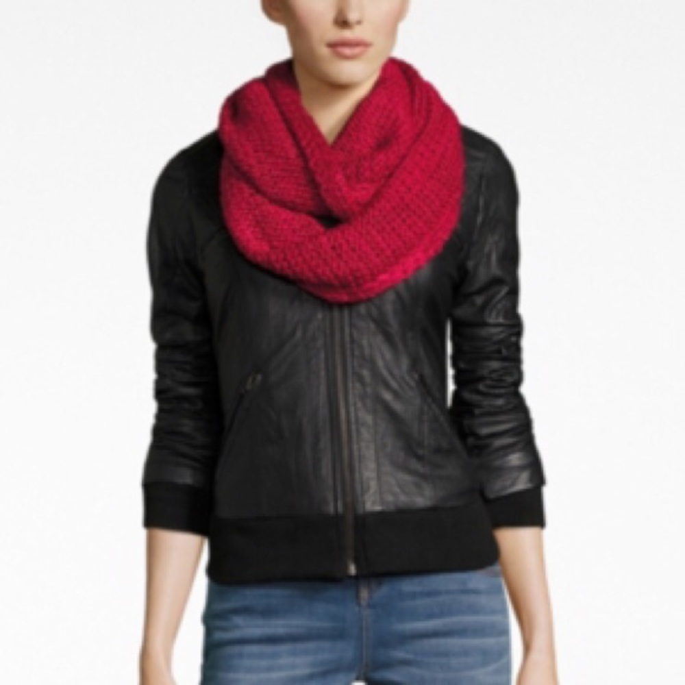 BCBGeneration Infinity Loop Scarf NWT