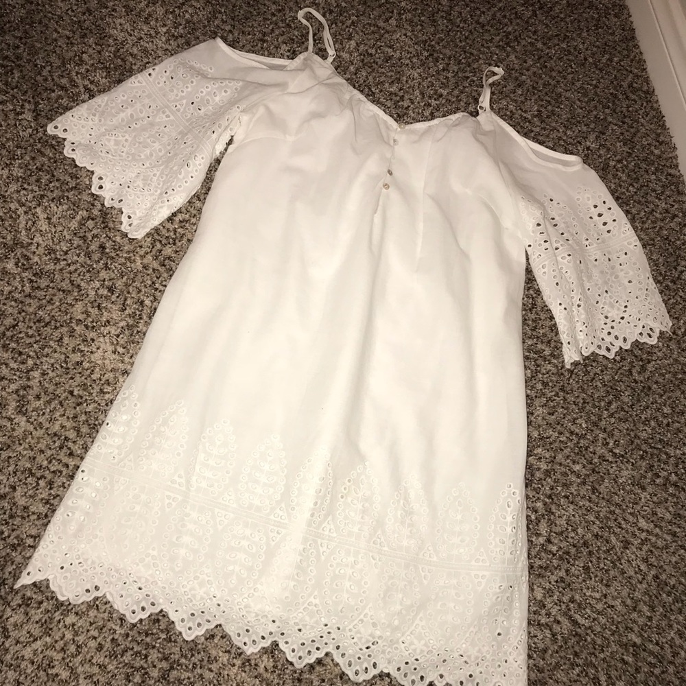 Lush, shoulder cut out dress size small!!
