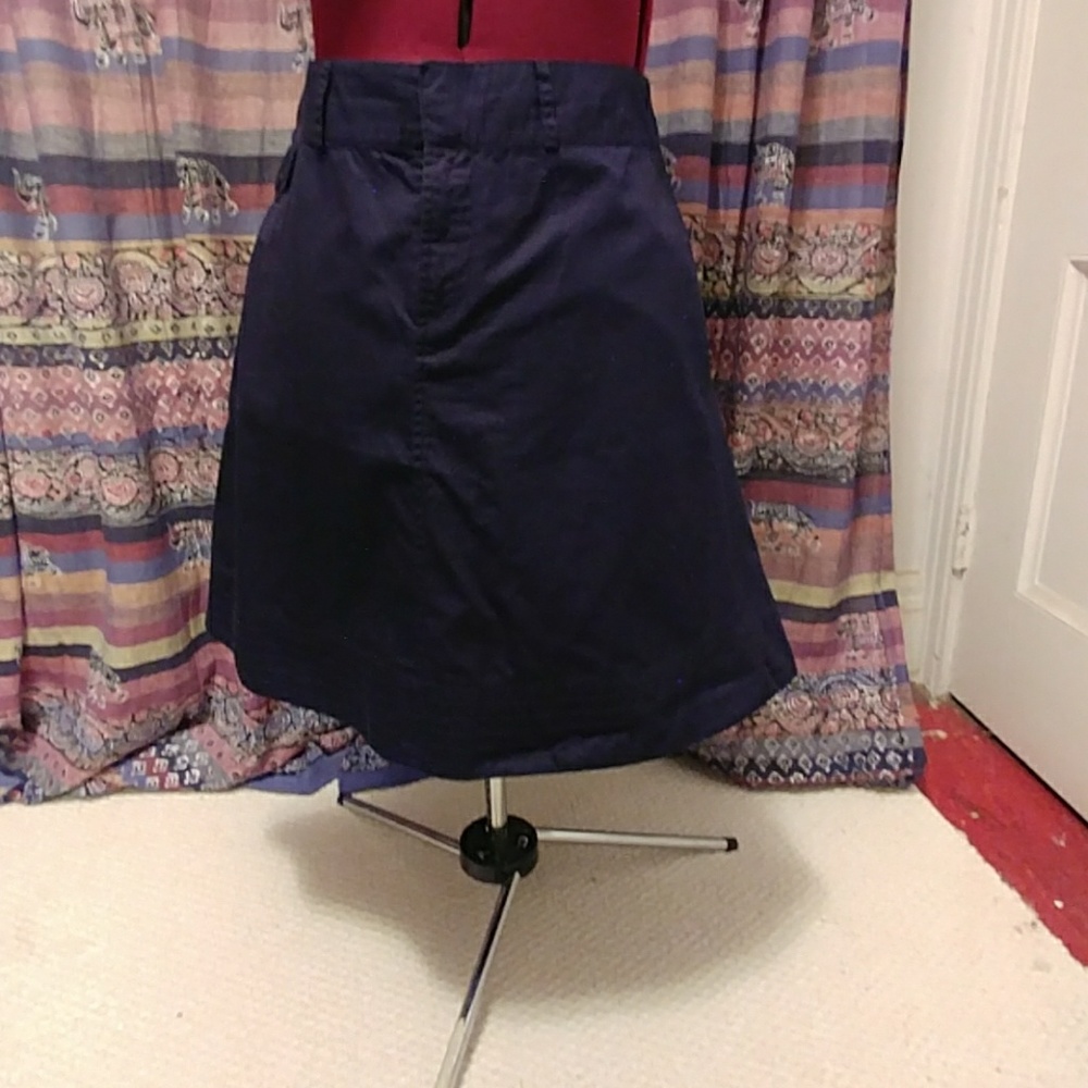 Navy blue yhacting skirt.