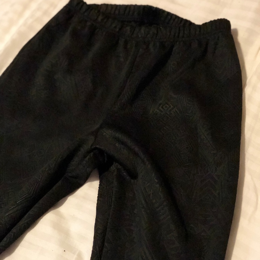 Xhilaration patterned leggings