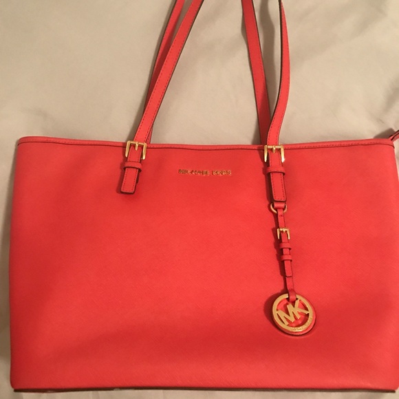 Michael Kors Handbags - Michael Kors medium jet set tote-pink