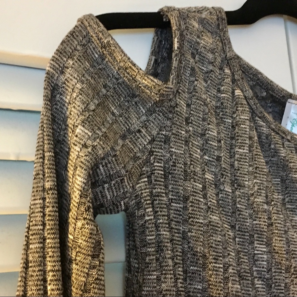 *New without tag* Cold Shoulder Grey Ribbed Top - Picture 2 of 6