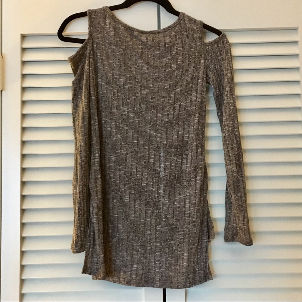 *New without tag* Cold Shoulder Grey Ribbed Top - Picture 4 of 6