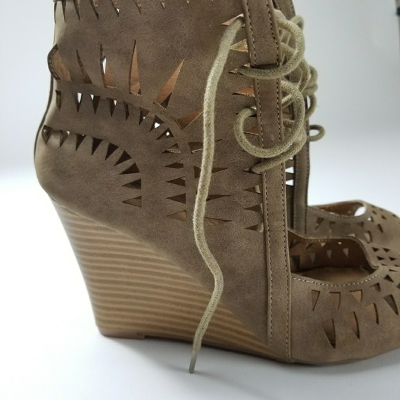 Tan Report Wedges - Picture 2 of 4