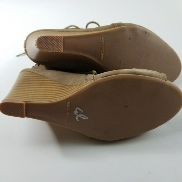 Tan Report Wedges - Picture 3 of 4