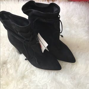 Tahari Konner Black Booties Size 7