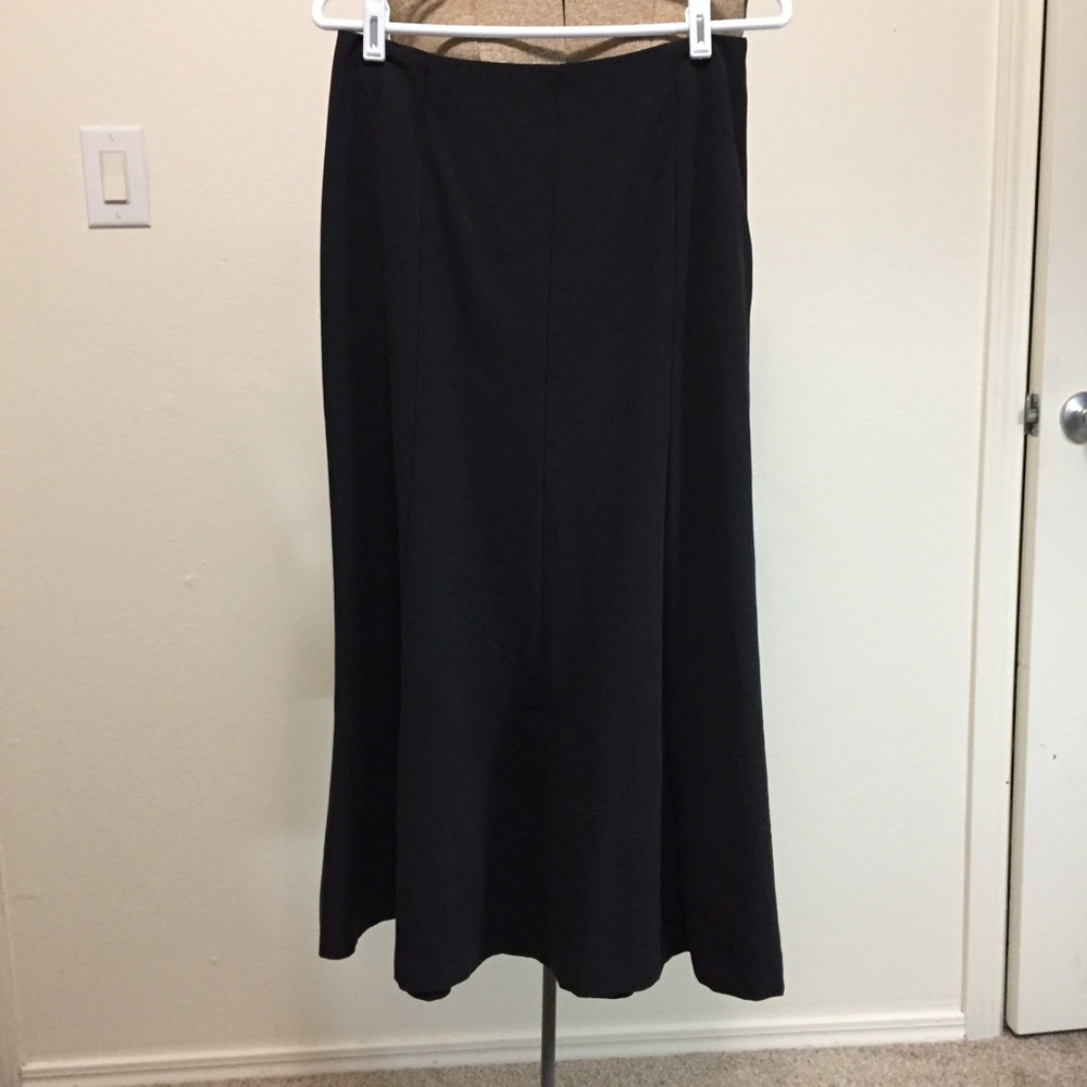 Black skirt with flare hem