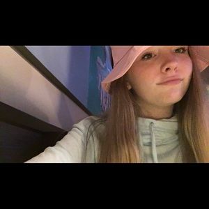 Meet your Posher, Melanie