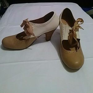 Chelsea Crew Sylvia nude/white. Never worn!