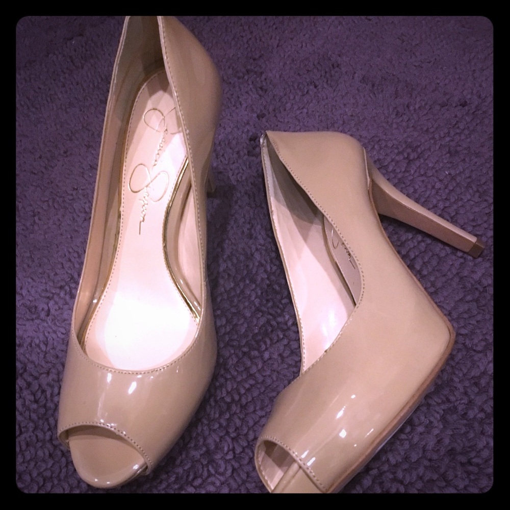 Beige 4” peep toe patent leather heels