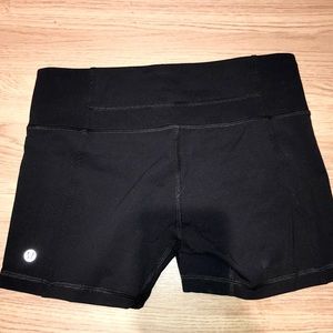 LULULEMON ATHLETICA HOT SHORTS!!
